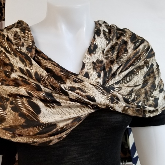 Leopard Single Loop Scarf - Picture 2 of 4
